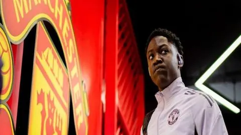 穆夏拉22岁生日狂欢：196战辉煌，59进球38助攻，13次闪亮瞬间29次互动，全场星光熠熠