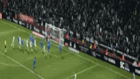 加克波制胜，萨拉赫锁定利物浦2-1布莱顿胜利